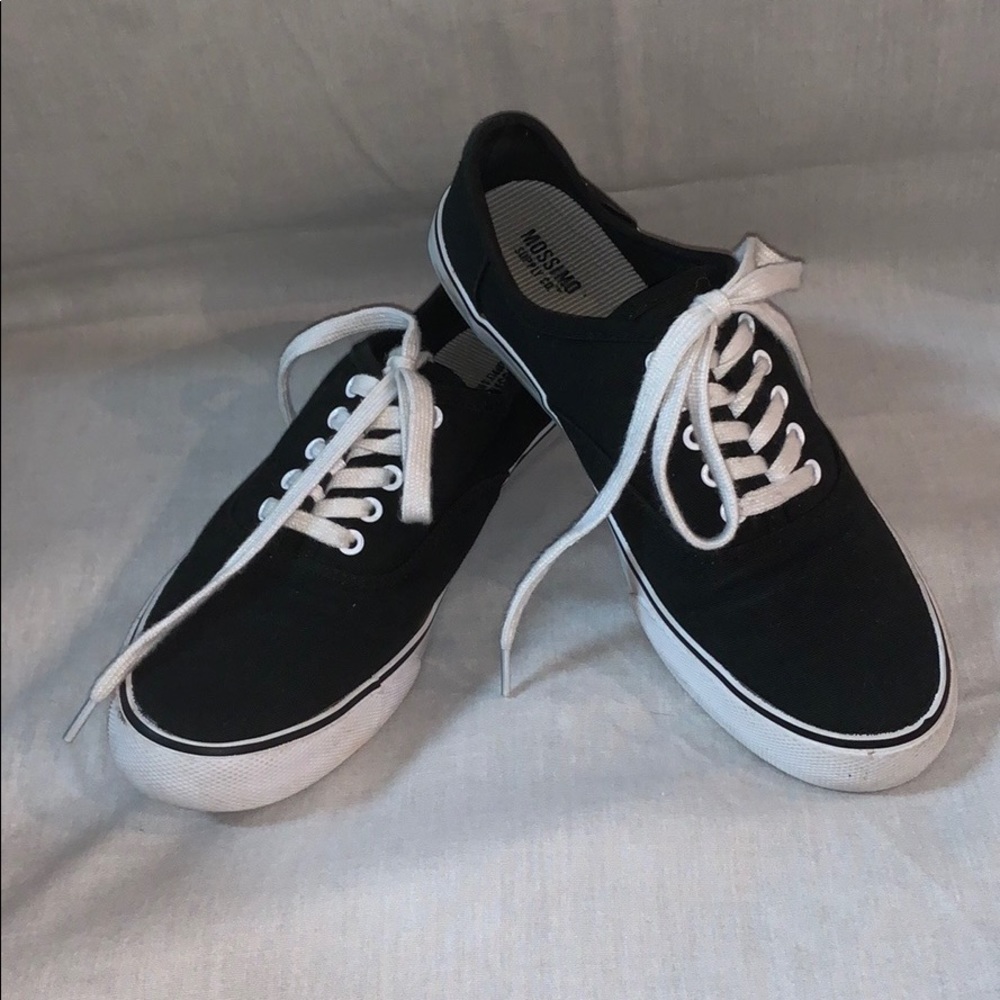 Women’s Layla Canvas Sneaker